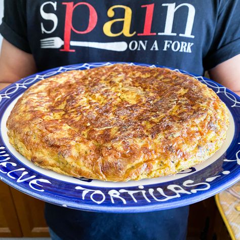 This Spanish Onion Tortilla is Possibly the BEST-TASTING Spanish Omelette. Loaded with flavors, easy to make and done in about 40 minutes. Tortilla Espanola Recipe Spain, Spanish Omelette Recipe Spain, Spanish Tapas Recipes Vegetarian, Spanish Chicken Tapas Recipes, Spanish Egg And Potato Tortilla, Spanish Omelette, Spanish Kitchen, State Foods, Winter Cooking