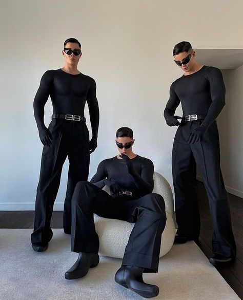 Matrix Inspired Outfit Men, Matrix Outfit Men, Mugler Futuristic, Futuristic Outfit Men, Mugler Men, Futuristic Fashion Male, Cow Boots, Futuristic Outfits, Model Man