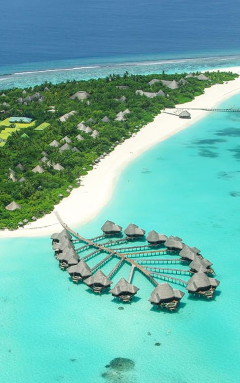 Les Maldives, une destination de rêve pour ceux qui aiment les îles paradisiaques ! Découvrez tous nos conseils pour les visiter !  #maldives #iles #paradis #picture #photo #assurance #voyage #conseil #guidemaldives #paradisiaque #astuce #paysage #landscape #paradise #ilot #blue Les Maldives, Maldives Aesthetic, Beach Landscape, Travel Beach, Dessin Adorable, Land Scape, Maldives, Picture Photo, Beautiful Nature