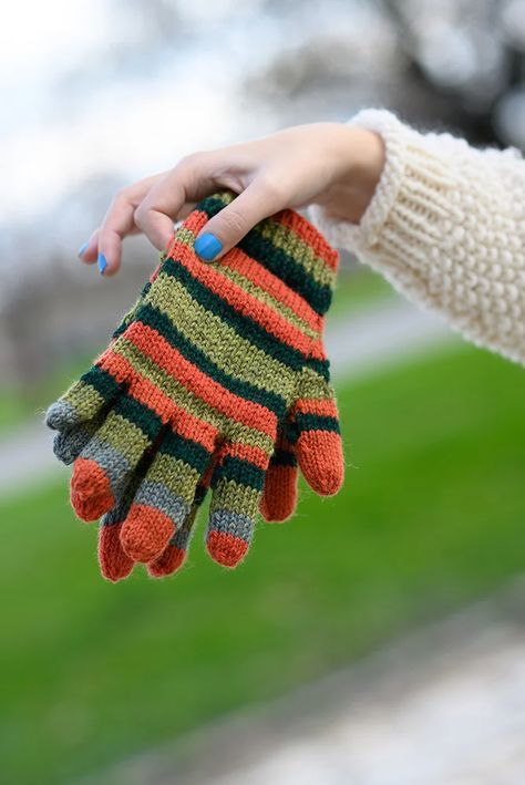 Coraline Gloves, Crochet Coraline, Gloves Knitting Pattern, Striped Mittens, Gloves Knitting, Laika Studios, Striped Gloves, Knitted Mittens Pattern, Coraline Jones