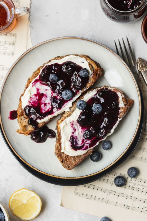 Blueberry Cheesecake French Toast, Blueberry Topping For Cheesecake, Blueberry Toast, Cheesecake French Toast, French Toast Waffles, Jam Toast, Breakfast Prep, Blueberry French Toast, Toast Toppings