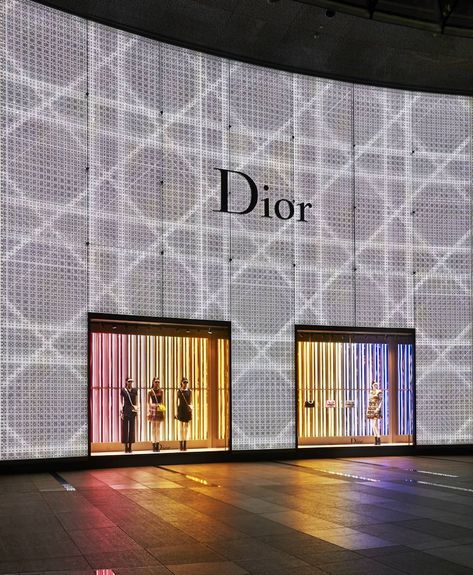 Dior Opens Largest Flagship Store in Singapore Dior Flagship Store, Dior Exhibition, Flagship Store Design, Dior Store, Dior Shop, Retail Facade, Facade Architecture Design, Window Display Design, Spa Interior