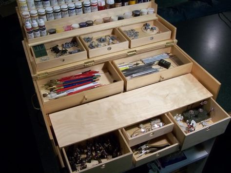 Warhammer Work-station - Plans Posted Miniature Painting Station, Hobby Desk Work Stations, Hobby Station, Paint Station, Hobby Organization, Rangement Art, Portable Workstation, Fly Tying Desk, Portable Workbench