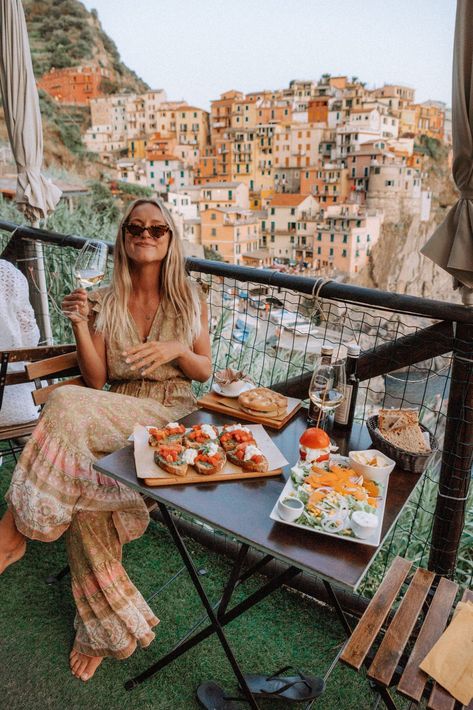 Cinque Terre Itinerary, Camping Resort, Leonie Hanne, Italy Pictures, Cinque Terre Italy, Places In Italy, Italy Travel Guide, Europe Destinations, Travel Inspo