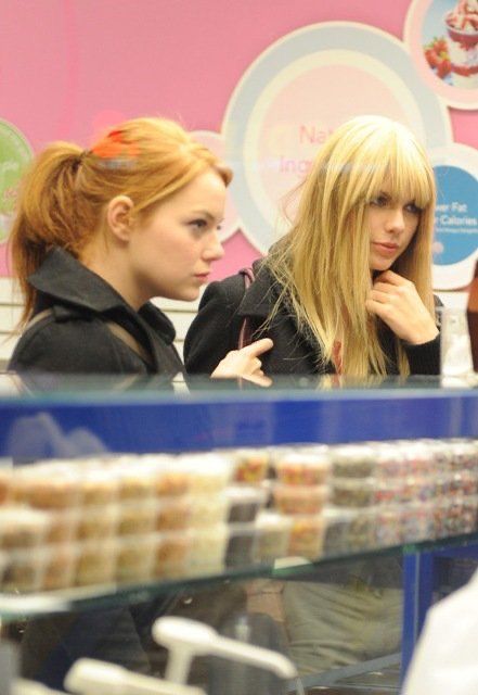 emma stone and taylor swift Taylor Swift Friends, Emily Stone, Me And Bro, T Swift, Taylor Swift Style, T Swizzle, Emma Stone, Swift 3, Taylor Alison Swift