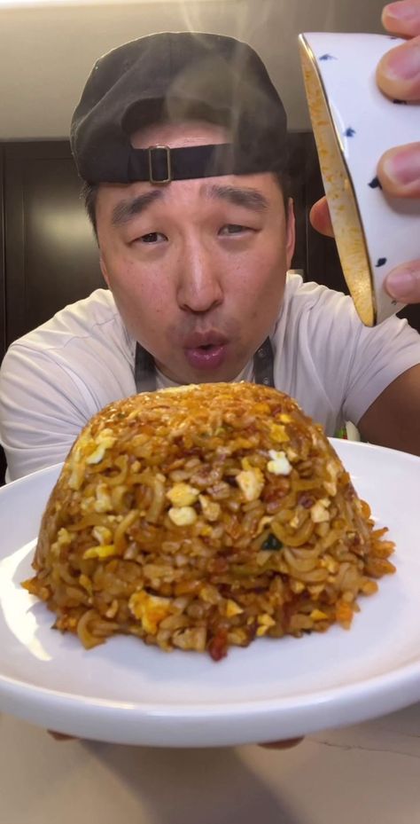 Ramen Fried Rice, Chris Cho Chef, Froed Rice, Ramen And Rice, Buldak Ramen Recipe, Chef Chris Cho, Chris Cho, Buldak Ramen, Fried Ramen