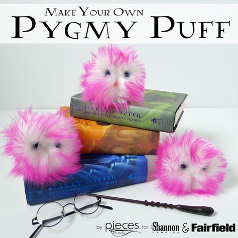 Pygmy Puffs are among the most adorably cute magical creatures in Harry Potter's magical world, and now you can make one of your own.  (T... Harry Potter Motto Party, Pygmy Puff, Harry Potter Weihnachten, Harry Potter Kostüm, Harry Potter Activities, Harry Potter Day, Harry Potter Christmas Decorations, Classe Harry Potter, Cozy Diy