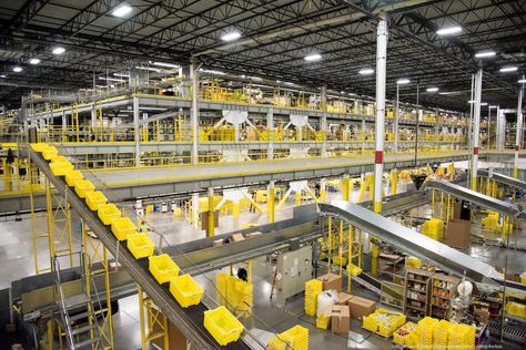 How Amazon prepares for Cyber Monday (Photos and Video) - Puget Sound Business Journal Fulfillment Center, Amazon Fulfillment Center, Manufacturing Factory, Architecture Design Drawing, Business Journal, Organization Kids, Work Inspiration, Business Building, Design Your Dream House