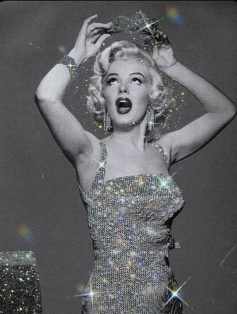 Marilyn Monroe in black and white photo, holding a tiara. Picture is dazzled in glitter and sparkles. Self Made Woman Aesthetic, Fashion Art Collage, Pin Up Aesthetic, Diamond Aesthetic, Aesthetic Models, Diamonds Aesthetic, Queen Woman, Queen Wallpaper, Glitter Aesthetic