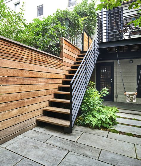 In Brooklyn's leafy Park Slope neighborhood, a young couple with a son asked architect Kim Hoyt (a member of the Gardenista Architect/Designer Directory) t House Rooftop, Outside Stairs, Patio Stairs, Staircase Outdoor, Courtyard Ideas, Spiral Staircases, Balkon Design, Garden Stairs, Exterior Stairs