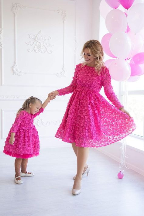 Mother Photography, Mommy Daughter Dresses, Mommy And Me Dress, Mother Daughter Wedding, Mother Daughter Fashion, Mother Daughter Matching Outfits, Mother Daughter Dresses Matching, Dress Photoshoot, Mother Daughter Dress