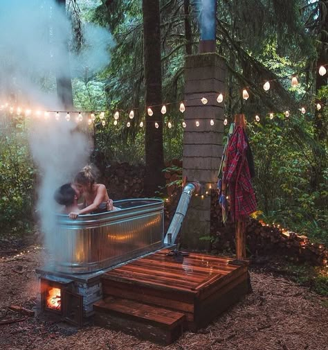 Glamping Activities, Diy Hot Tub, Outdoor Bathtub, Outdoor Bathroom Design, Outdoor Tub, Outdoor Baths, Tub Ideas, Outdoor Bath, Outdoor Bathrooms