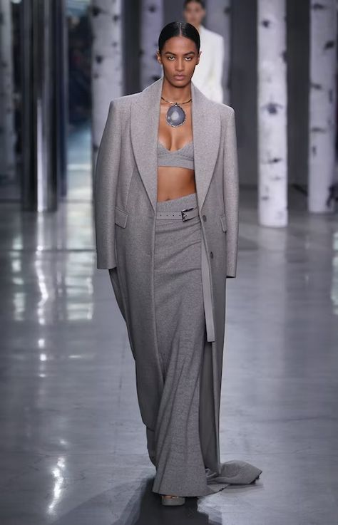 Michael Kors Fall, Mode Abaya, Skirt Trends, Gray Suit, Winter 2023, Fall 2023, Runway Looks, Couture Fashion, 2023 2024