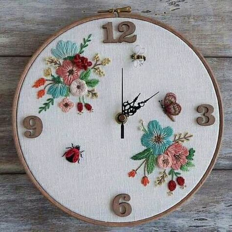 Crewel Embroidery Tutorial, Embroidered Wall Art, Embroidery Hoop Crafts, Elegant Watch, Embroidery Hoop Wall Art, Ribbon Embroidery Tutorial, Astuces Diy, Hand Embroidery Patterns Flowers, Diy Embroidery Patterns