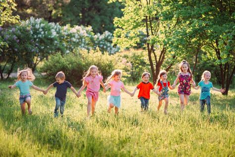 Nature-deficit disorder: What kids lose by not experiencing the outdoors enough Nature Based Play, Nature Deficit Disorder, Friends Boys, Sunny Summer Day, Last Child, Time In Nature, Lack Of Motivation, Outdoor Learning, Girl Running