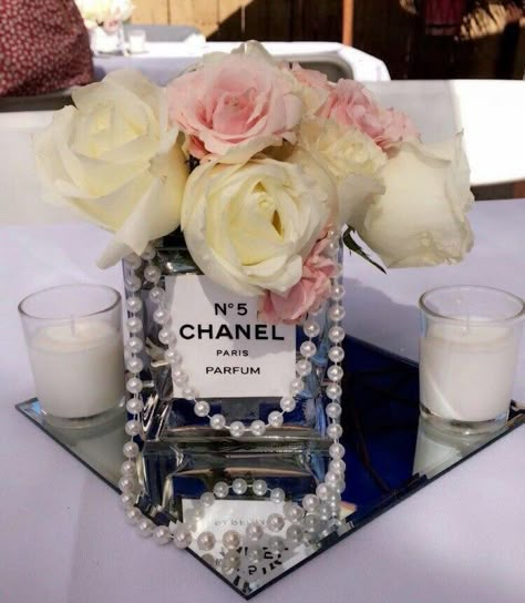 Coco Chanel Centerpieces For Party, Pink Black And Silver Party Decor Centerpieces, Coco Chanel Party Ideas, Perfume Bottle Centerpiece, Dior Centerpieces, Purse Centerpiece Ideas, Chanel Sweet 16 Ideas, Chanel Centerpiece Ideas, Chanel Centerpieces