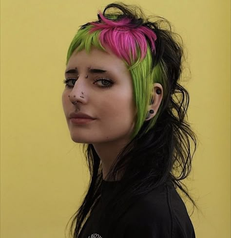 Punk Haircut, Non Binary Haircuts, Punk Hairstyles, Alt Hair, Punk Pins, Hair References, Dyed Hair Inspiration, Haircut Inspo, Punk Hair