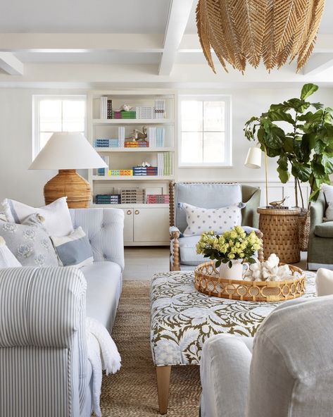 Beach Cottage Interiors, Hamptons Interior Design, Beachy Living Room, Furniture Reupholstery, Coastal Grandmother, Coastal Living Rooms, Serene Bedroom, Ottoman Coffee, Simple Room