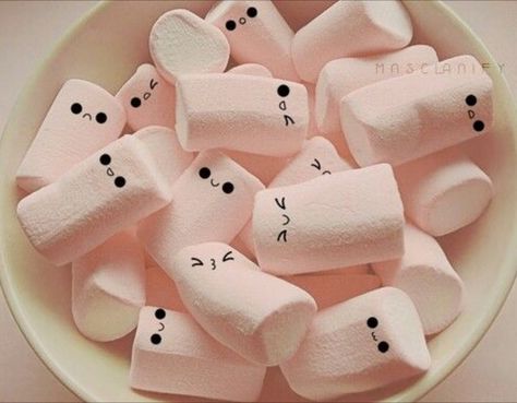 Long marshies so cute Marshmello Aesthetic Food, Marshmallow Images, Light Wallpapers, Marshmallow Face, Cute Food Wallpaper, Cute Marshmallows, Magic Nature, Kawaii Faces, Pics For Dp