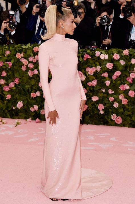 Hailey Beiber at the 2019 Met Gala Wearing Alexander Wang Pink Dress Met Gala Pink Dress, Hailey Bieber Pink Dress, Celebrities In Pink Dresses, Hailey Bieber Met Gala, Hailey Baldwin Pink Dress, Hailey Bieber Red Carpet, Hailey Bieber Met Gala After Party, Alexander Wang Dress, Hailey Baldwin Style