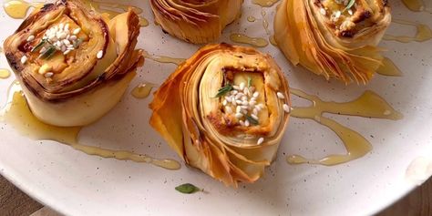 Hot Honey & Feta Filo Bites 🔥 Hot Honey And Feta Filo Bites, Philo Feta Honey, Feta And Honey Pastries, Hot Honey Feta Bites, Feta Phyllo Honey, Feta In Phyllo With Honey, Feta Filo Pastry, Baked Feta In Phyllo With Honey, Phyllo Dough Recipes Savory