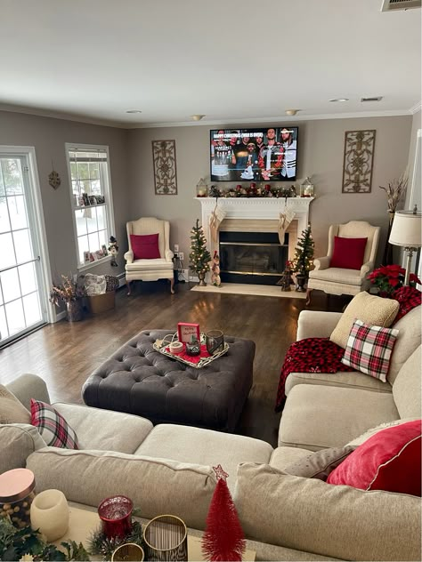 House Room Design, Red Living Room Decor, Living Room Christmas Decor, Room Christmas Decor, Christmas Living Room Decor, Cozy Christmas Living Room, Room Decor Christmas, Living Room Christmas, Christmas Living Room