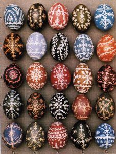 Lithuanian Folk Art, Carved Eggs, Pysanky Eggs, Nature Pattern, Eggs Easter, Easter Traditions, Egg Art, Egg Designs, Coloring Eggs