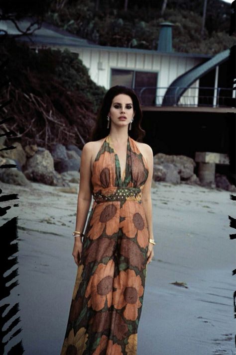 On The Beach Photoshoot, Lana Del Rey Dress, Lana Del Rey Photoshoot, Lana Del Rey Vinyl, Photoshoot Beach, Elizabeth Grant, Look Retro, Kate Upton, Lana Del Ray