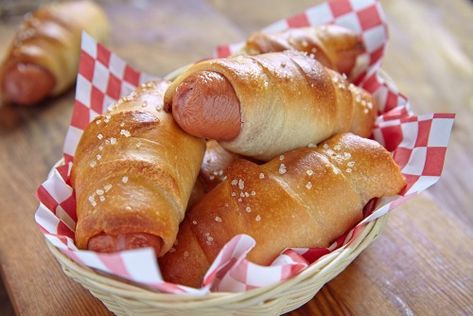 Crescent Hot Dogs, 1960s Food, 70s Food, Wrapped Hot Dogs, Breakfast Recipes Sweet, Steak And Eggs, Wrap Recipes, Vintage Recipes, Classic Food