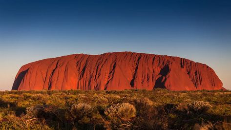 Uluru Australia, Places In Australia, Australia Immigration, Ayers Rock, Moving To Australia, Australian Outback, Alice Springs, Sacred Places, Group Tours