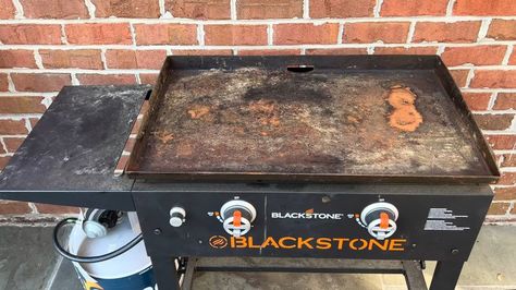 Remove Rust And Grime From Your Blackstone Griddle With A Citrusy Ingredient Flat Top Grills, Lemon Cleaning, Fireplace Facing, Blackstone Grill, Outdoor Grill Station, Coloured Grout, Breakfast For A Crowd, Large Family Meals, Remove Rust