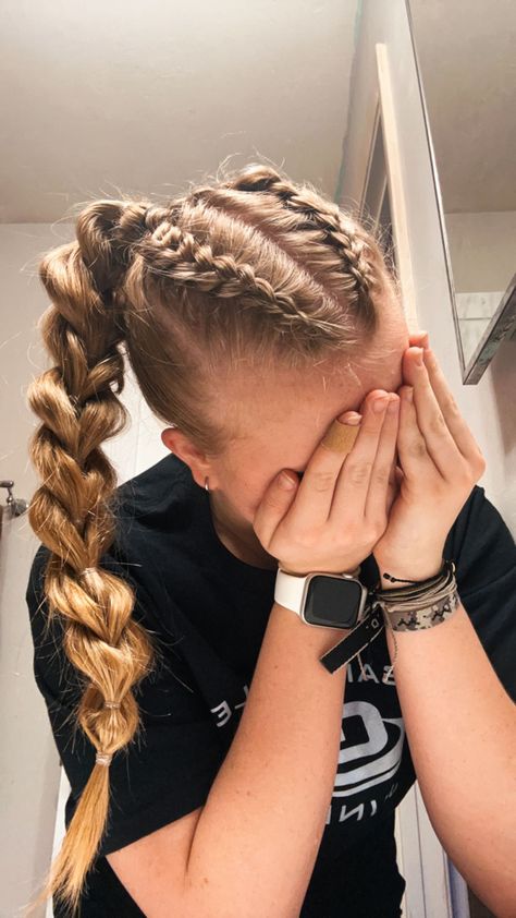 Hairstyles With 4 Braids, Hairstyles For Game Day Basketball, Braid Hairstyles For Basketball, Curly Hairstyles For Game Day, Cute Girly Hairstyle Ideas, Sports Hairstyles Braids, Cute Hair Styles Medium Hair, Ffa Hair Styles, Hair Down Braided Hairstyles