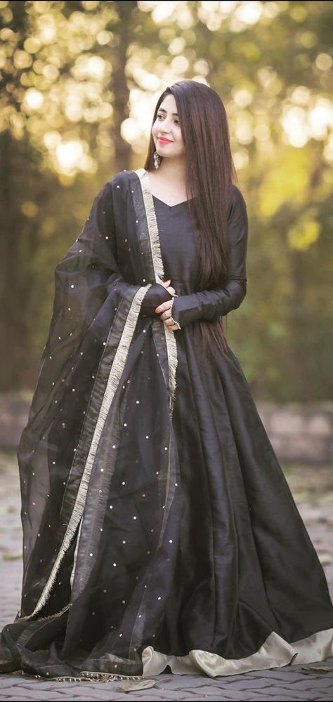 Shadi Dresses, Pakistani Formal Dresses, Pakistani Wedding Outfits, Long Frock, Pakistani Fashion Party Wear, Pakistani Fashion Casual, Pakistani Fancy Dresses, Pakistani Dresses Casual, Beautiful Pakistani Dresses