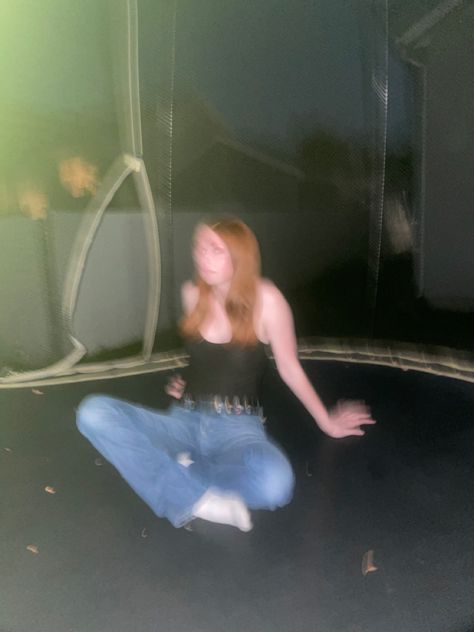 Aesthetic Trampoline, Trampoline Pictures, Trampoline Photoshoot, Trampoline Aesthetic, Trampoline Park Outfit, Friend Pictures Poses, Trampolines, Trampoline Park, Foto Ideas Instagram