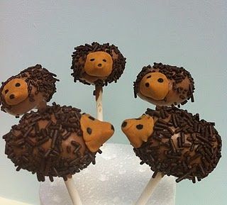 Hedgehogs Cake Pops... Hedgehog Cake Pops, Hedgehog Cupcake, Sonic Birthday Cake, Sonic The Hedgehog Cake, Sonic Cake, Hedgehog Cake, A Spoonful Of Sugar, Hedgehog Birthday, Forest Birthday