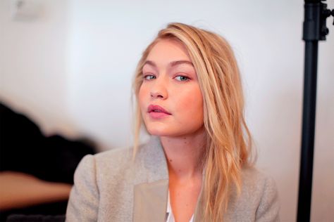 Gigi Hadid Gif, Gigi Hadid 2014, Gigi Hadid Beauty, News Quotes, Kiss Gif, American Giant, Marketing Affiliate, Victoria Secret Fashion Show, Instagram Business