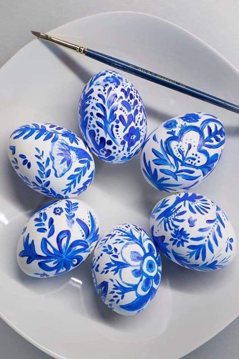 helen warlow on Twitter: "Good Morning Everyone Another four lots of Eggs. The brownish ones are Hungarian. All are bright and beautiful https://t.co/tCoPEVjXfF" / Twitter Painted Eggs Art, Egg Painting Ideas Art, Egg Painting Ideas, Eggs Painting, Hand Painted Easter Eggs, Helen Warlow, Painting Eggs, Ceramic Eggs, Painted Easter Eggs