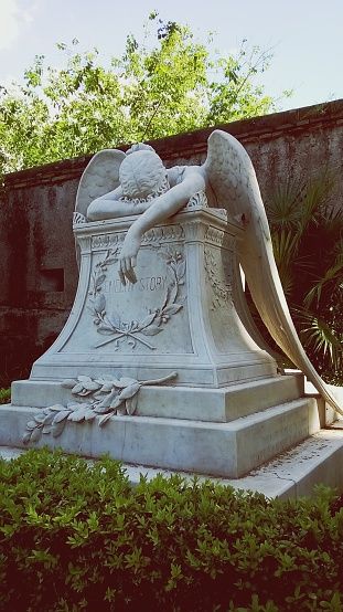 Weeping Angel On Gravestone, Angel On Grave, Old Headstones, Victorian Tombstone, Tombstone Aesthetic, Abandoned Statues, Angel Gravestone, Angel Headstone, Tombstone Drawing