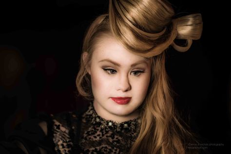 Madeline+Stuart:+A+Journey+with+Mom Breaking Stereotypes, Madeline Stuart, Girls Hairstyles Easy, Lipstick Kiss, Fierce Women, Special Olympics, Australian Models, Modeling Career, Simple Girl