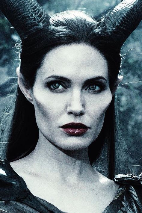 "I like you begging. Do it again" Maleficent- Angelina Jolie Maleficent Quotes, Maleficent 2014, Angelina Jolie Maleficent, Sleeping Beauty Maleficent, Maleficent Costume, Evil Disney, Disney Maleficent, Lara Croft, Maleficent