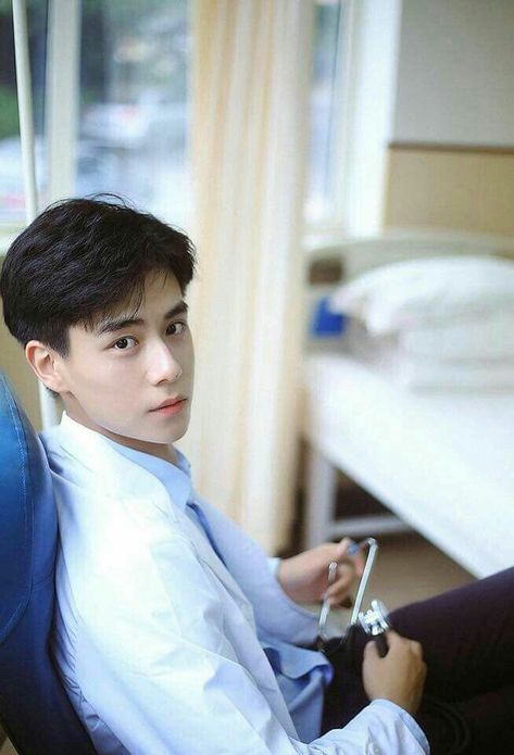 Hu Yitian Jiang Chen, Hu Yi Tian, Aesthetic Guy Outfits, Darren Wang, Kpop Fashion Men, Hu Yitian, China Movie, A Love So Beautiful, Cute Asian Guys