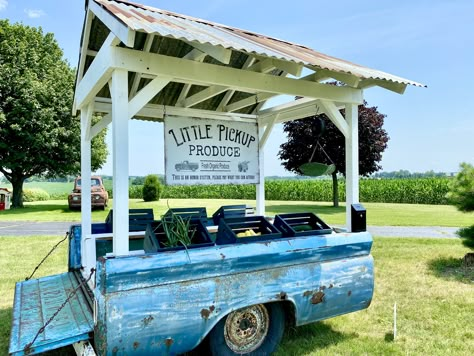 #producestand #farmlife #vintagetruck #vintagefarmstand Truck Bed Farm Stand, Produce Stand Ideas, Farm Stand Trailer, Market Trailer, Flower Trailer, Veggie Stand, Farm Market Ideas, Truck Bed Trailer, Front Yard Flowers