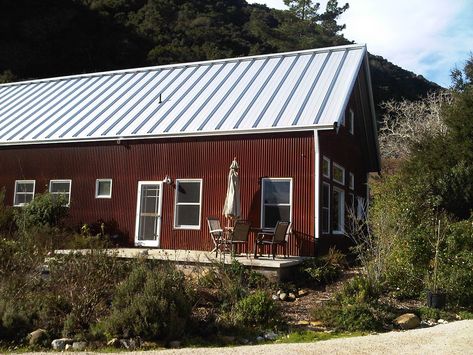 Galvanized vs. Galvalume® Roofing: The Pros And Cons Galvalume Metal Roof, Silver Metal Roof, Galvalume Roof, Galvanized Metal Roof, Galvanized Roofing, Exterior Materials, Metal Gauge, Bethlehem Steel, Roof Edge