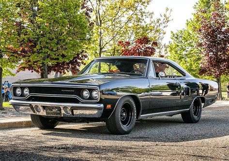 1970 Plymouth Roadrunner, 70s Muscle Cars, Old American Cars, Plymouth Cars, Plymouth Gtx, Old Muscle Cars, Auto Retro, Plymouth Roadrunner, Vintage Muscle Cars