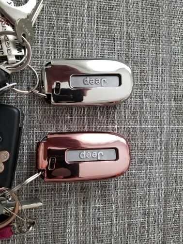 Rose Gold Car Accessories, Jeep Keys Aesthetic, Jeep Car Keys, Rose Gold Jeep, Jeep Renegade Accessories, Jeep Cherokee Accessories, Jeep Grand Cherokee Accessories, Jeep Keys, Auto Jeep