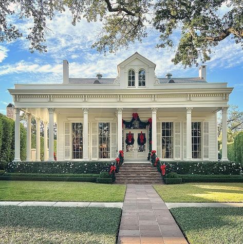 French Acadian Style Homes, Fowler Homes, Small House Exteriors, Small Beach Houses, Craftsman Farmhouse, Welcome To My House, Southern House Plans, Cottage Style Homes, Victorian Cottage