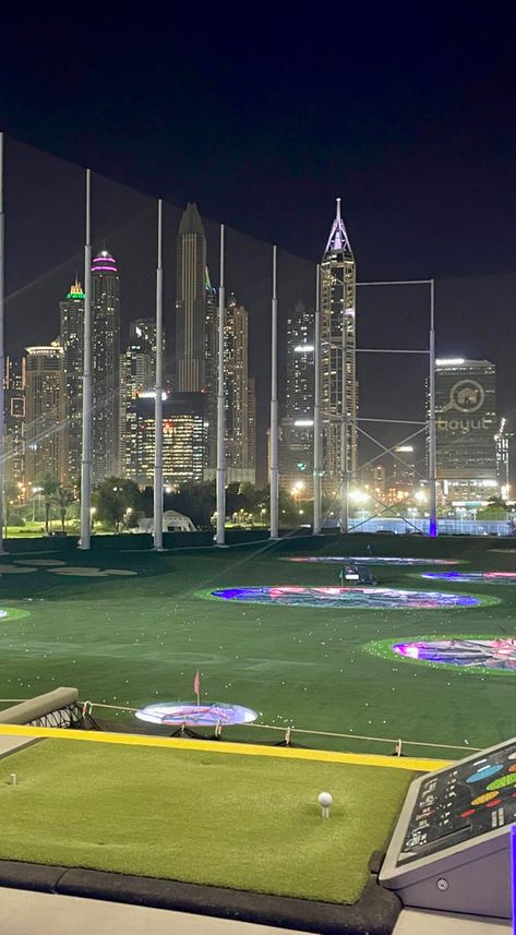 Golf Rich Aesthetic, Top Golf Pictures, Golf Club Aesthetic, Golf Aesthetics, Golf Selfie, Top Golf Date, Top Golf Outfit, Golfing Aesthetic, Top Golf Aesthetic