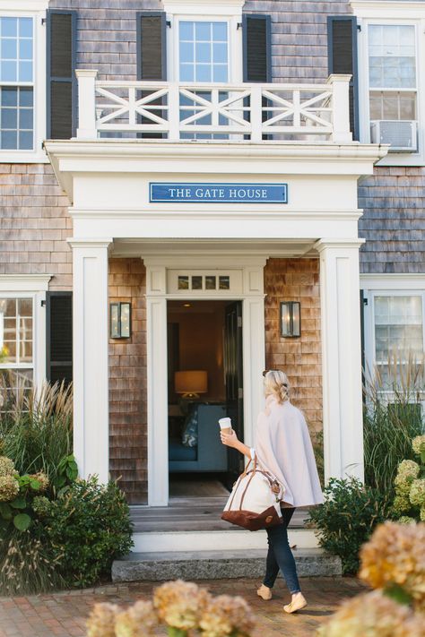 Nantucket Travel Guide, Black Perennials, Nantucket Travel, Wealthy Aesthetic, Nantucket Style Homes, England House, Nantucket Cottage, New England Aesthetic, Nantucket Home