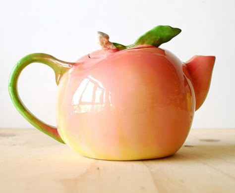 Peach teapot. Keramik Design, Teapots And Cups, Just Peachy, Chocolate Pots, Kitchen Stuff, Ceramic Pottery, Tea Set, Tea Time, Sake