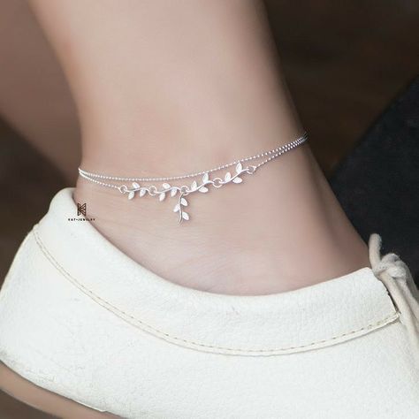 Vintage Rings Gold, Rings Aesthetic Gold, Engagement Rings Simple, Grunge Ring, Gold Ring Jewelry, Silver Anklets Designs, قلادات متدلية, Ring Aesthetic, Aesthetic Gold